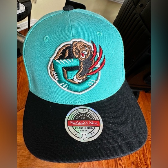 Gorgeous Vancouver Grizzlies Cap!!! - Picture 2 of 4